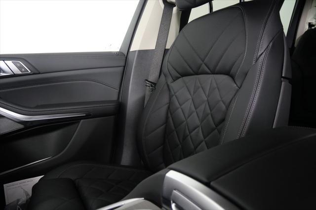 Photo of 2025 Skyscraper Grey Metallic BMW X7