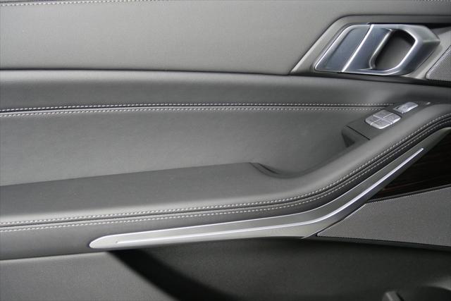 Photo of 2025 Skyscraper Grey Metallic BMW X7