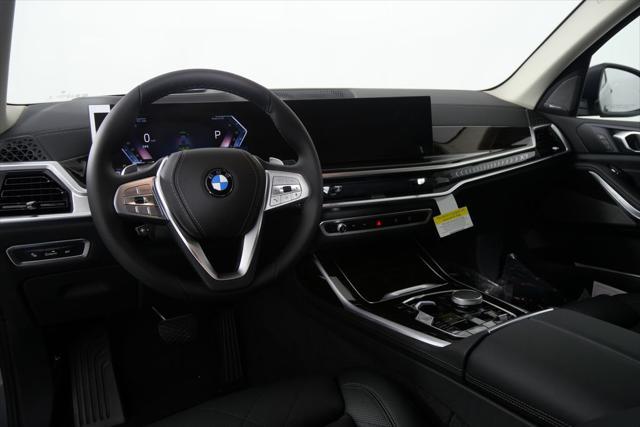 Photo of 2025 Skyscraper Grey Metallic BMW X7