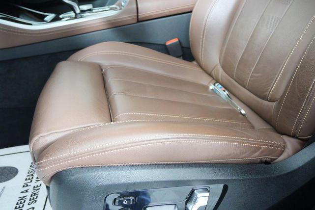 Photo of 2021 Mineral White Metallic BMW X5