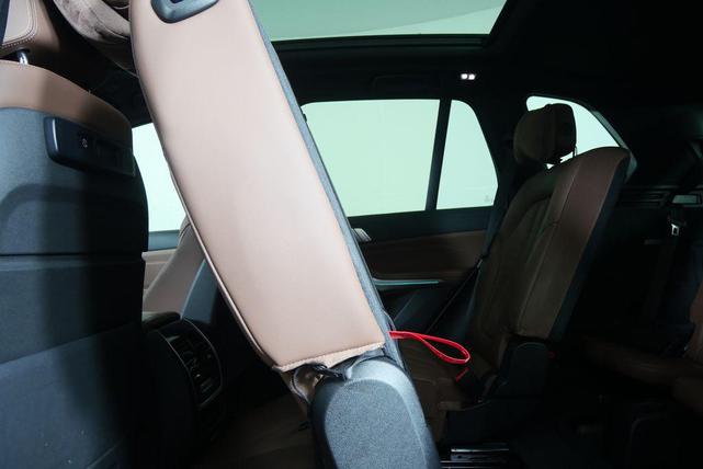 Photo of 2021 Mineral White Metallic BMW X5