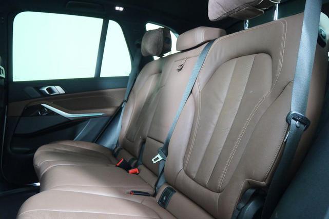 Photo of 2021 Mineral White Metallic BMW X5