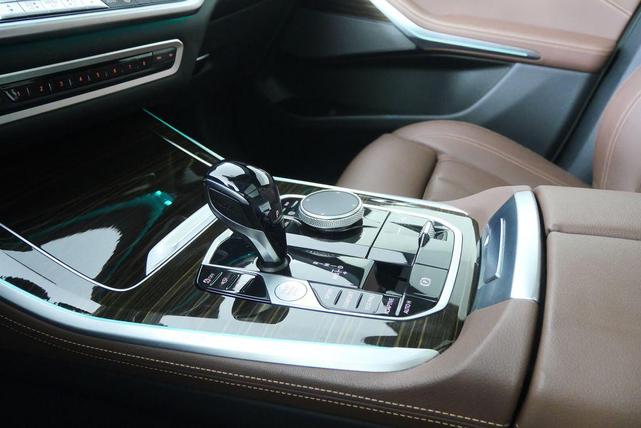 Photo of 2021 Mineral White Metallic BMW X5