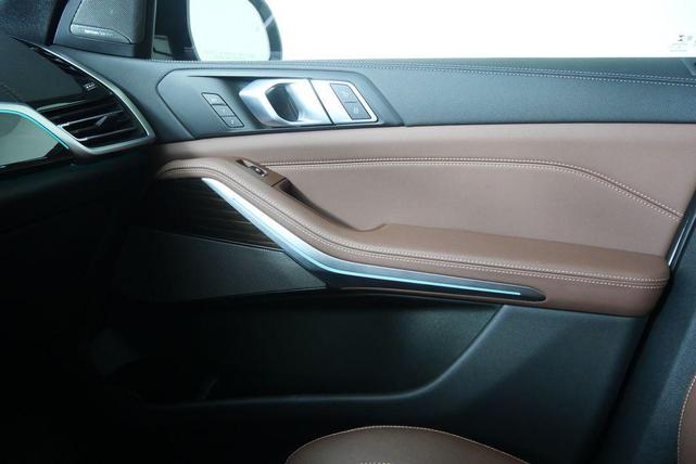 Photo of 2021 Mineral White Metallic BMW X5