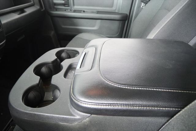 Photo of 2022 Diamond Black Crystal Pearlcoat RAM 1500
