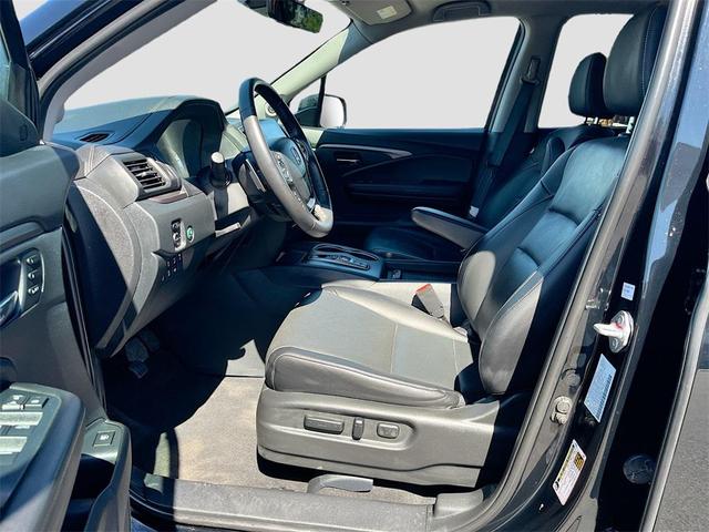 Photo of 2023 Crystal Black Pearl Honda Ridgeline