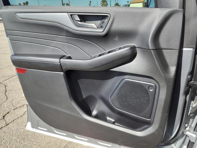 Photo of 2023 Iconic Silver Metallic Ford Escape