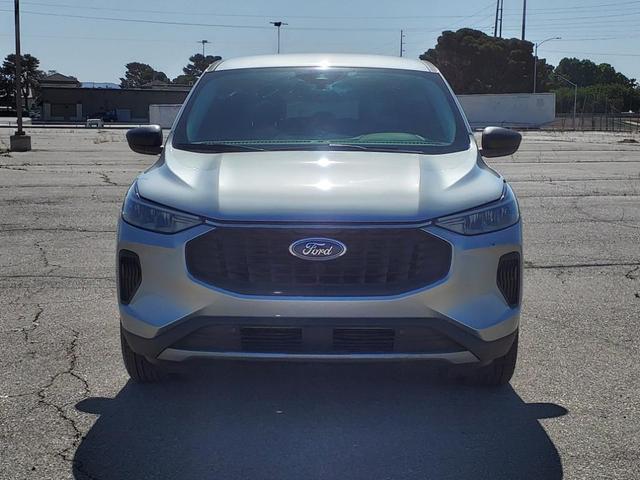 Photo of 2023 Iconic Silver Metallic Ford Escape