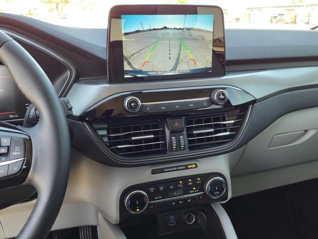 Photo of 2023 Iconic Silver Metallic Ford Escape