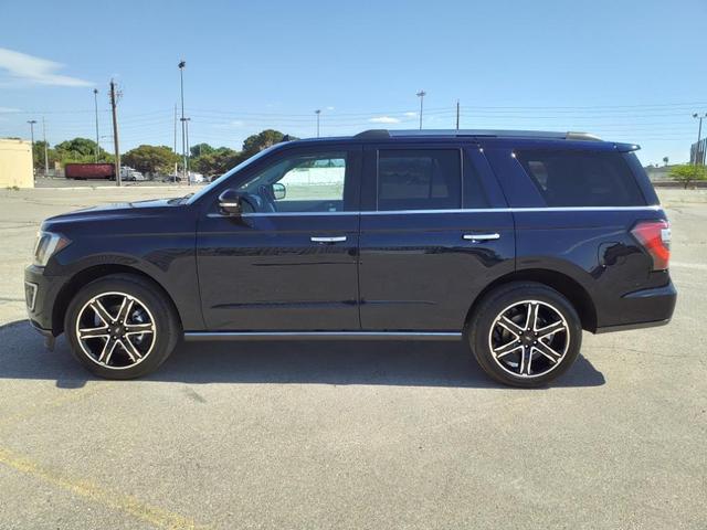 Photo of 2021 Agate Black Metallic Ford Expedition