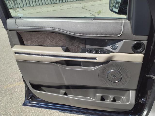 Photo of 2021 Agate Black Metallic Ford Expedition
