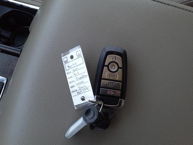 Photo of 2021 Agate Black Metallic Ford Expedition