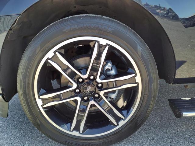 Photo of 2021 Agate Black Metallic Ford Expedition