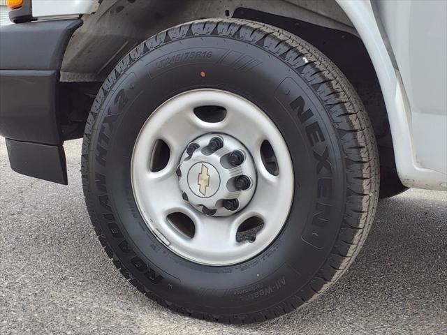 Photo of 2024 Summit White Chevrolet Express 2500