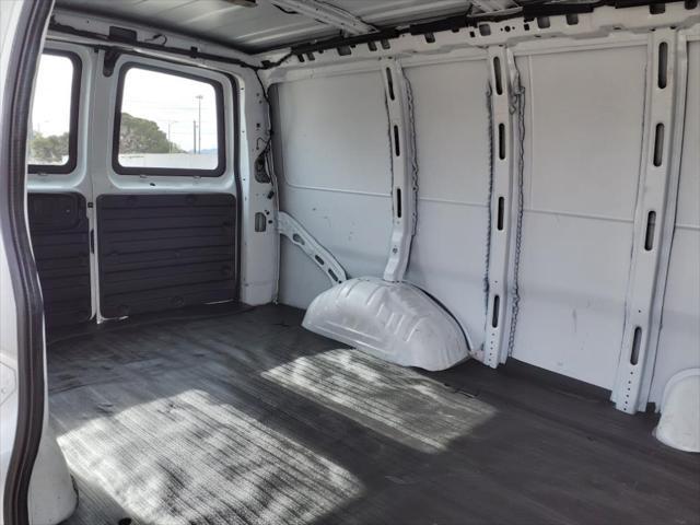 Photo of 2024 Summit White Chevrolet Express 2500