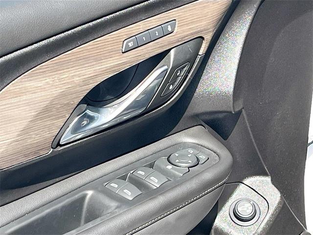 Photo of 2024 Summit White GMC Terrain