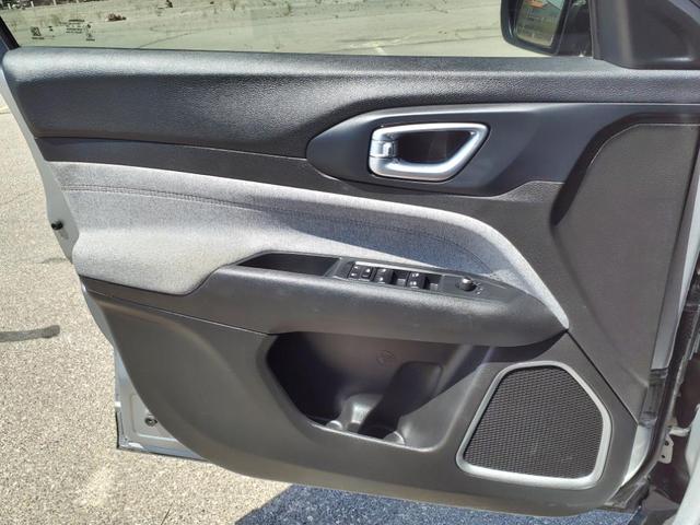 Photo of 2024 Gray Jeep Compass