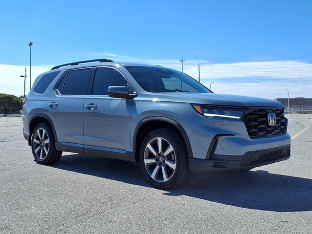 Photo of 2024 Gray Honda Pilot