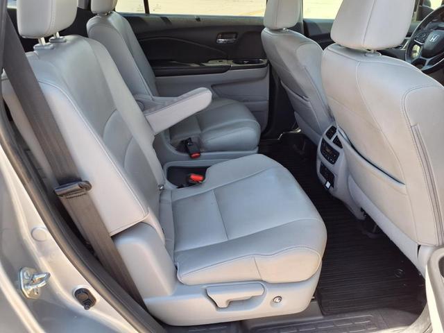 Photo of 2021 Lunar Silver Metallic Honda Pilot