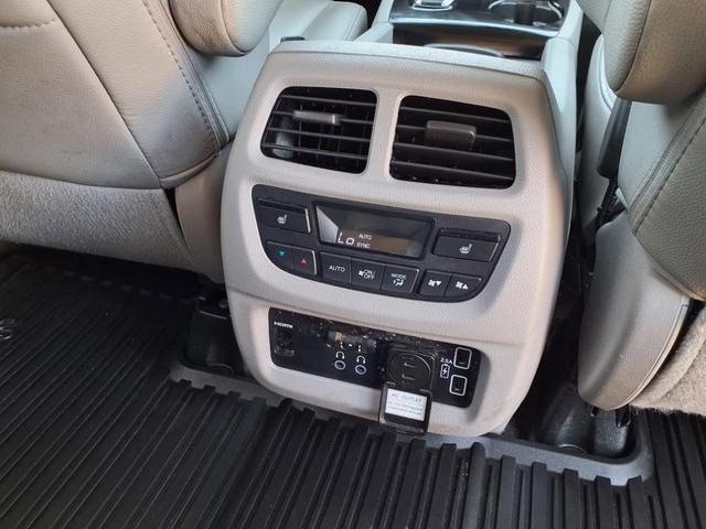 Photo of 2021 Lunar Silver Metallic Honda Pilot