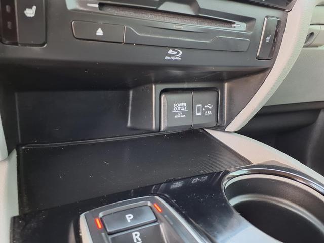 Photo of 2021 Lunar Silver Metallic Honda Pilot