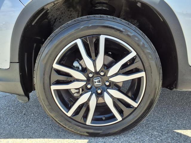 Photo of 2021 Lunar Silver Metallic Honda Pilot