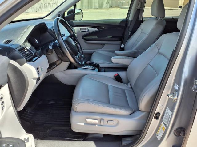 Photo of 2021 Lunar Silver Metallic Honda Pilot