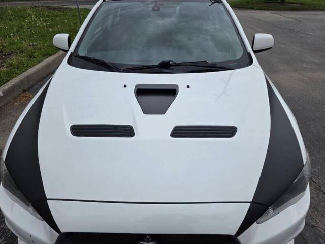 Photo of 2014 White Mitsubishi Lancer Evolution