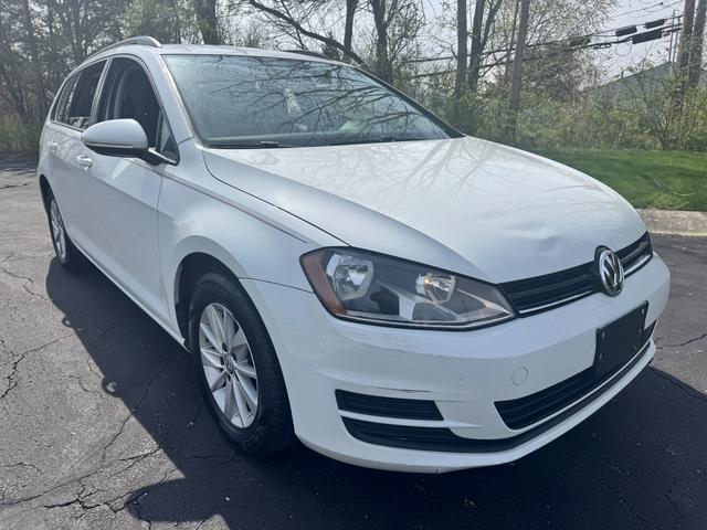 Photo of 2016 White Volkswagen Golf SportWagen