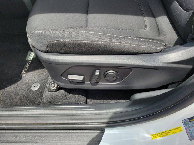 Photo of 2022 Quartz White Hyundai TUCSON