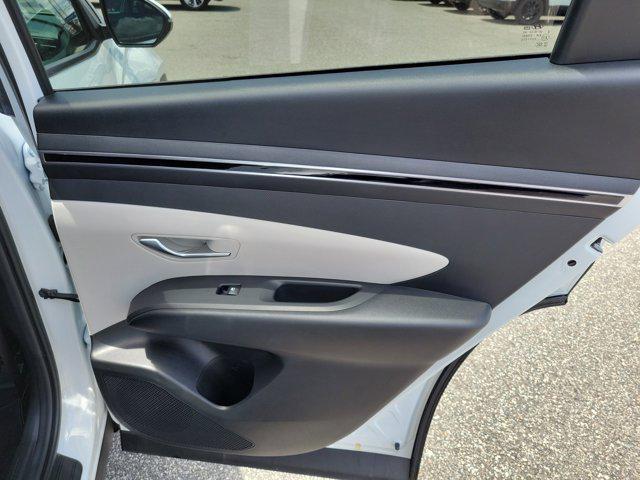 Photo of 2022 Quartz White Hyundai TUCSON
