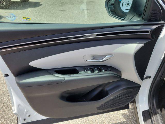 Photo of 2022 Quartz White Hyundai TUCSON