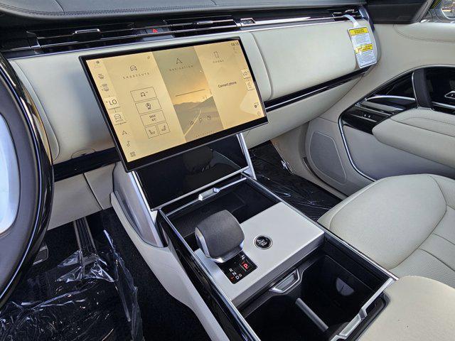 Photo of 2025 Ostuni Pearl White Premium Metallic Land Rover Range Rover