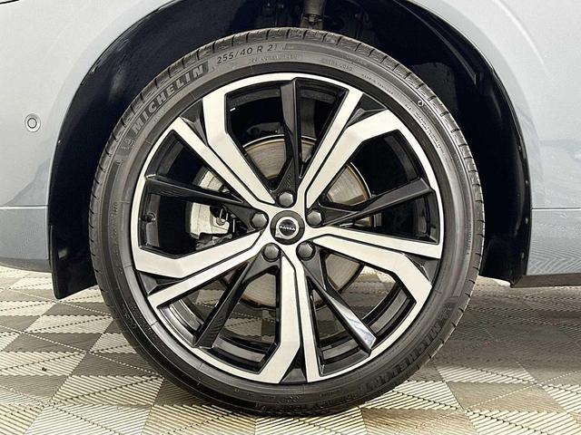 Photo of 2022 Thunder Grey Metallic Volvo XC60