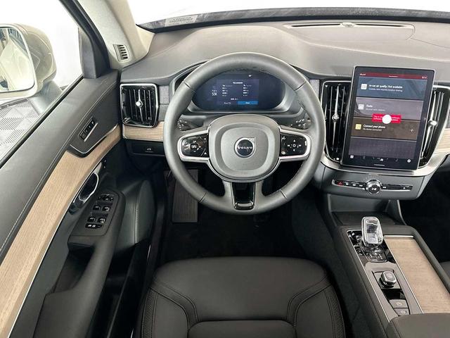 Photo of 2025 BRIGHT DUSK MET Volvo XC90