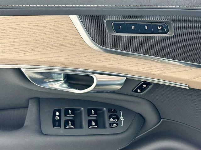 Photo of 2025 BRIGHT DUSK MET Volvo XC90