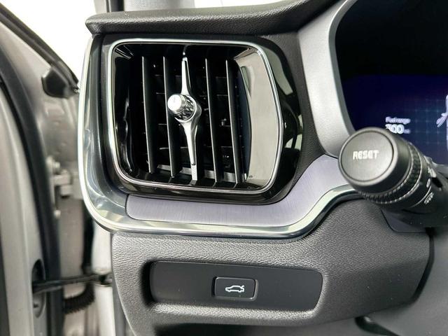 Photo of 2025 Silver Dawn Metallic Volvo S60