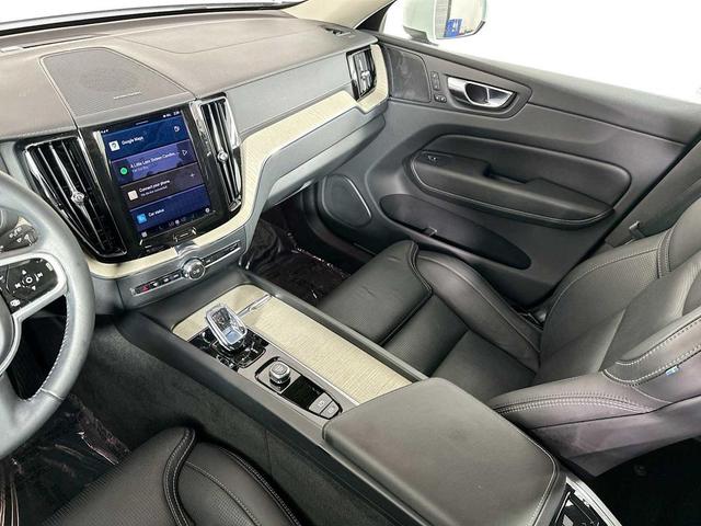 Photo of 2022 Crystal White Metallic Volvo XC60