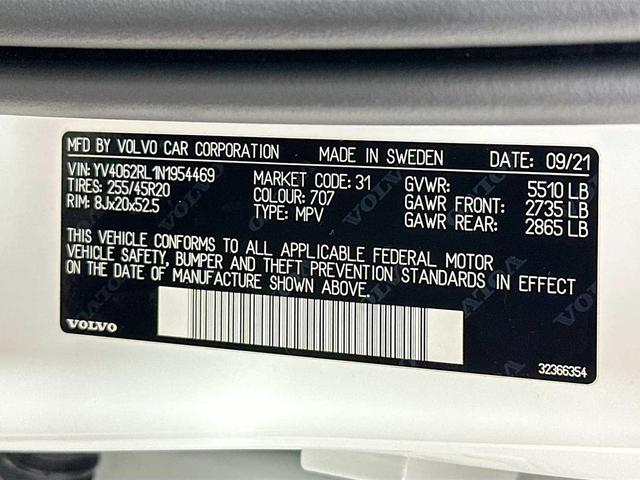 Photo of 2022 Crystal White Metallic Volvo XC60