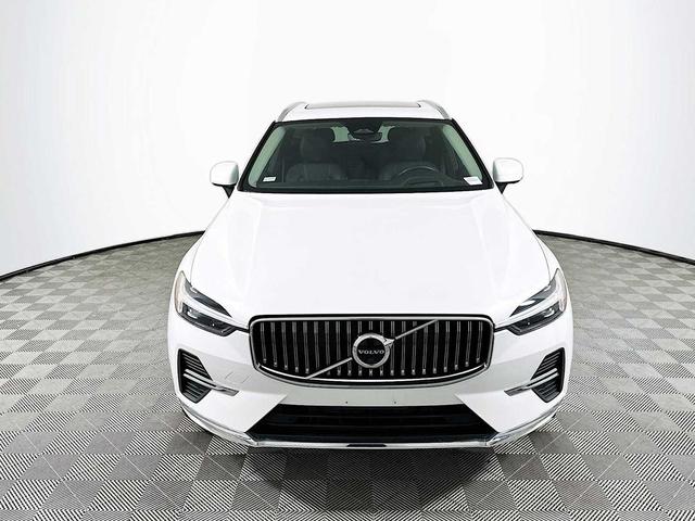 Photo of 2022 Crystal White Metallic Volvo XC60
