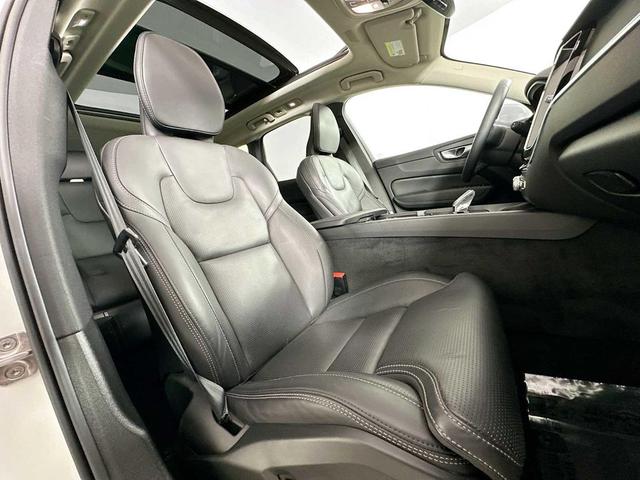 Photo of 2022 Crystal White Metallic Volvo XC60