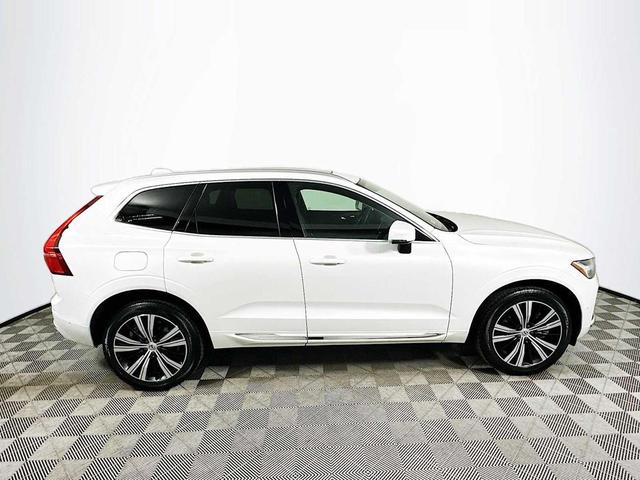 Photo of 2022 Crystal White Metallic Volvo XC60