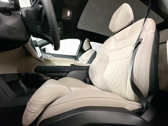 Photo of 2025 MULBERRY MET Volvo EX90