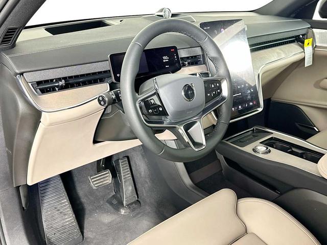 Photo of 2025 MULBERRY MET Volvo EX90