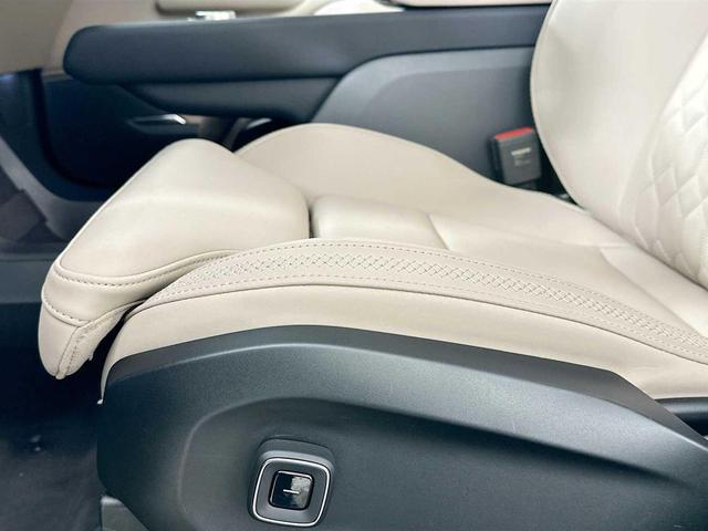 Photo of 2025 MULBERRY MET Volvo EX90