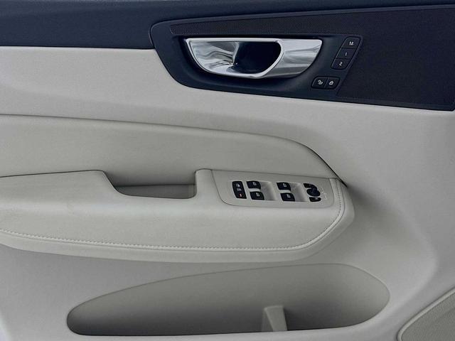 Photo of 2025 Crystal White Metallic Volvo XC60 Plug-In Hybrid
