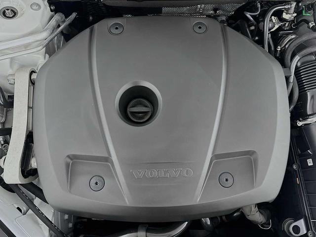 Photo of 2025 Crystal White Metallic Volvo XC60 Plug-In Hybrid