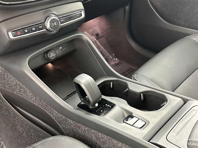 Photo of 2025 Onyx Black Metallic Volvo XC40