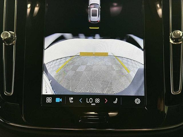 Photo of 2025 Onyx Black Metallic Volvo XC40