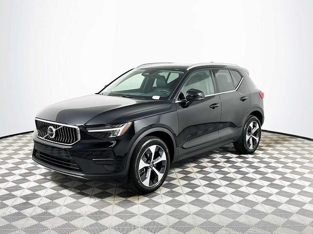 Photo of 2025 Onyx Black Metallic Volvo XC40